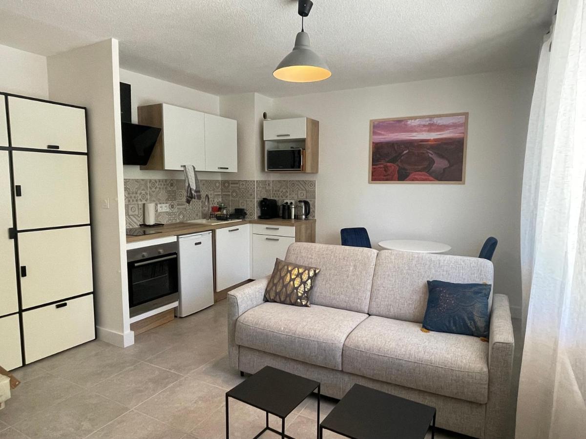 Au Calme Proche Centre-ville, Renove Avec Equipements Neufs Et Parking Prive Apartment *